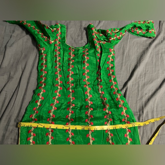 Brand new, salwar suit with Banarasi dupatta,pure fabric with embroidery - Picture 13 of 13